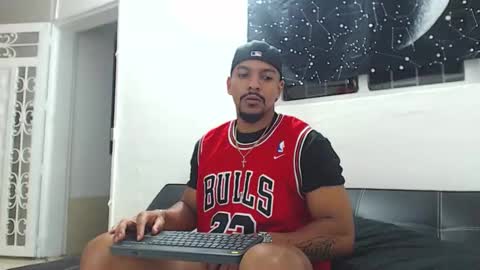 Snapshot of wesleyrogger chatting on 10.29.25 Wesley Rogger online show from 10.29.25