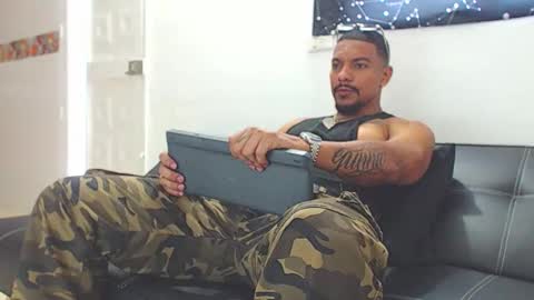 Snapshot of wesleyrogger chatting on 10.29.25 Wesley Rogger online show from 10.29.25