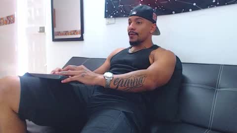 Snapshot of wesleyrogger chatting on 11.04.25 Wesley Rogger online show from 11.04.25