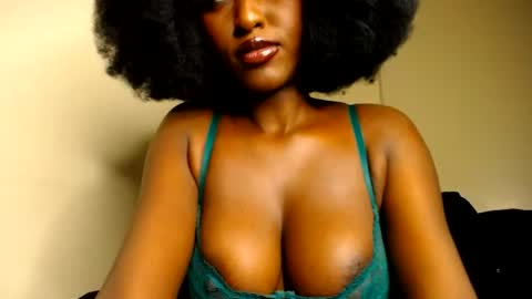 Snapshot of wet_wife_material chatting on 07.06.26 Macey online show from 07.06.26
