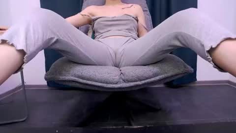 Beatrice Moan from LovenseWet from Tip MenuOpen for Private online show from 07.04.26
