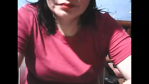 Snapshot of wethornypussy4u chatting on 10.12.25 wethornypussy4u online show from 10.12.25