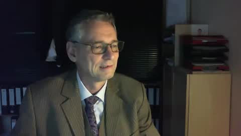 Snapshot of wetsuitedman chatting on 12.25.24 Franz online show from 12.25.24