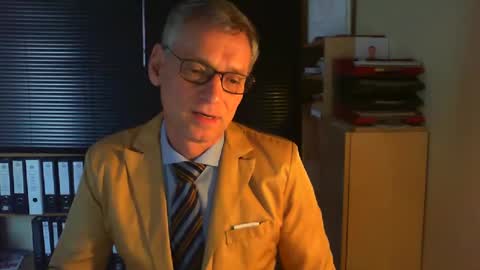 Snapshot of wetsuitedman chatting on 02.16.25 Franz online show from 02.16.25