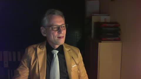 Snapshot of wetsuitedman chatting on 02.21.25 Franz online show from 02.21.25