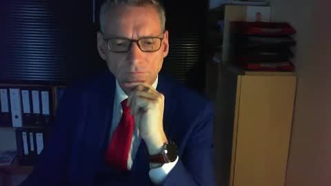 Snapshot of wetsuitedman chatting on 02.28.25 Franz online show from 02.28.25