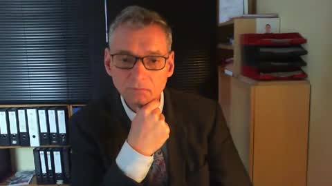 Snapshot of wetsuitedman chatting on 03.08.25 Franz online show from 03.08.25