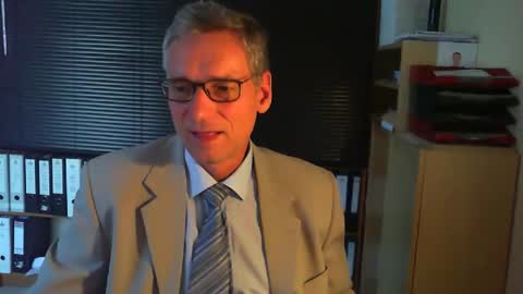 Snapshot of wetsuitedman chatting on 09.18.25 Franz online show from 09.18.25