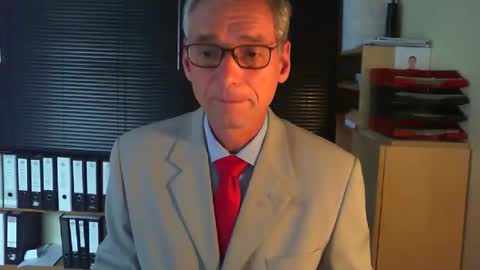 Snapshot of wetsuitedman chatting on 09.21.25 Franz online show from 09.21.25