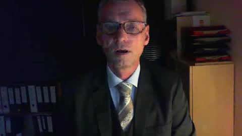 Snapshot of wetsuitedman chatting on 10.10.25 Franz online show from 10.10.25