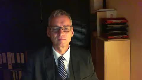 Snapshot of wetsuitedman chatting on 10.18.25 Franz online show from 10.18.25