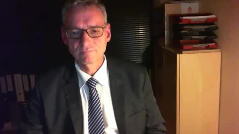 Snapshot of wetsuitedman chatting on 10.23.25 Franz online show from 10.23.25