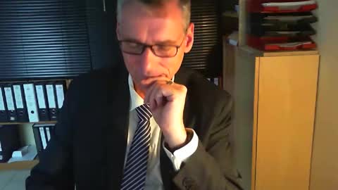 Snapshot of wetsuitedman chatting on 10.25.25 Franz online show from 10.25.25