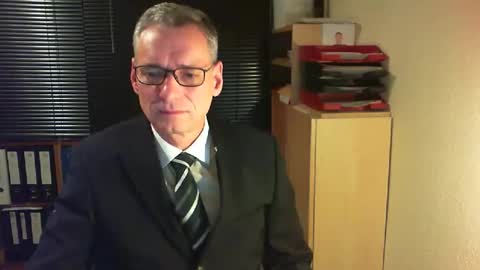 Snapshot of wetsuitedman chatting on 12.02.25 Franz online show from 12.02.25