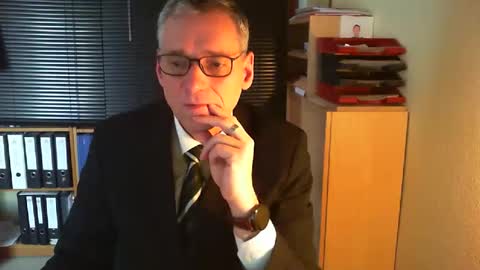 Snapshot of wetsuitedman chatting on 12.21.25 Franz online show from 12.21.25