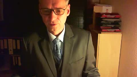 Snapshot of wetsuitedman chatting on 12.23.25 Franz online show from 12.23.25