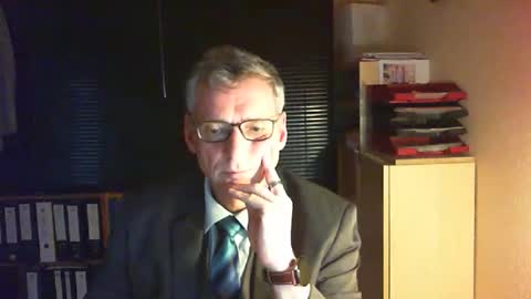 Snapshot of wetsuitedman chatting on 02.22.26 Franz online show from 02.22.26