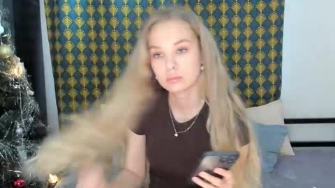 Snapshot of wh1teangelx chatting on 12.03.25 Kate online show from 12.03.25