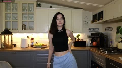 Snapshot of whats_her_name chatting on 01.14.25 Victoria Maria online show from 01.14.25