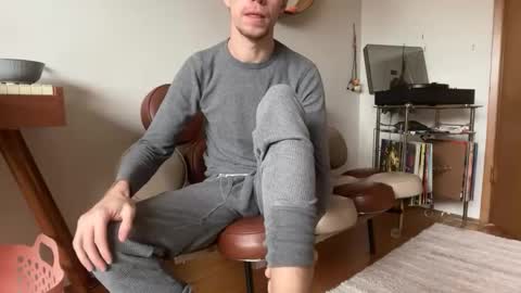 Snapshot of whatthefoot chatting on 12.18.25 whatthefoot online show from 12.18.25