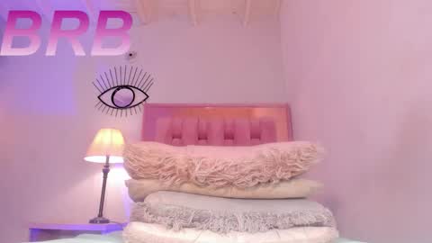 Snapshot of whiite_snow_ chatting on 09.12.25 Sara online show from 09.12.25