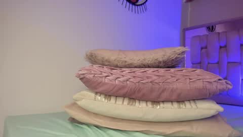 Sara  online show from 04.13.26