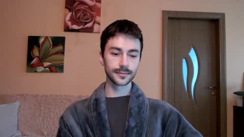 Snapshot of white_sport chatting on 10.03.25 Tom online show from 10.03.25