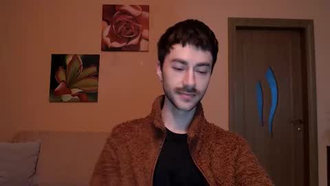 Snapshot of white_sport chatting on 11.06.25 Tom online show from 11.06.25