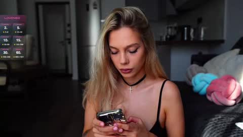 Snapshot of whitebanny chatting on 02.10.25 Kate online show from 02.10.25