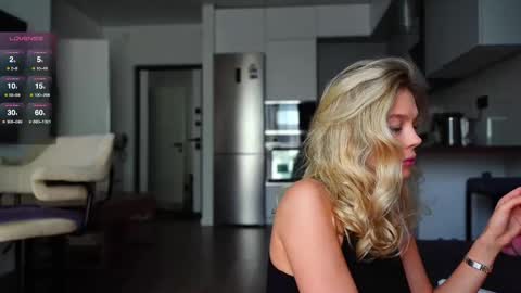 Snapshot of whitebanny chatting on 02.11.25 Kate online show from 02.11.25