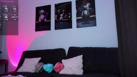 Snapshot of whitebanny chatting on 03.11.25 Kate online show from 03.11.25