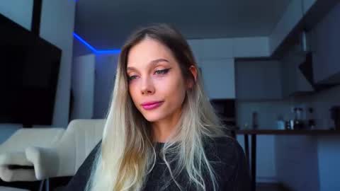 Snapshot of whitebanny chatting on 09.13.25 Kate online show from 09.13.25