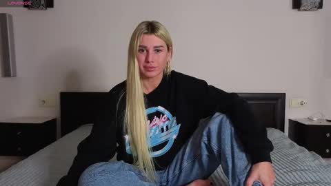 Snapshot of whiteflower_x0 chatting on 01.13.26 ASK ME online show from 01.13.26