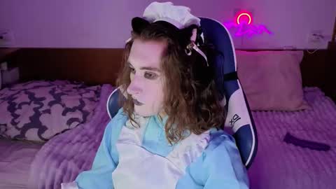 Snapshot of whitekittenenergy chatting on 09.10.25 Yuuta online show from 09.10.25