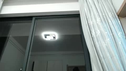 whitenightandqueen online show from 04.05.26