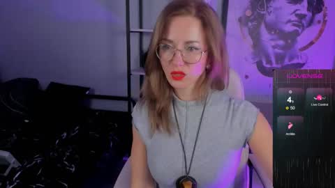 Snapshot of whitneypunnch chatting on 10.28.25 whitneypunnch online show from 10.28.25