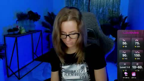 Snapshot of whitneypunnch chatting on 11.06.25 whitneypunnch online show from 11.06.25