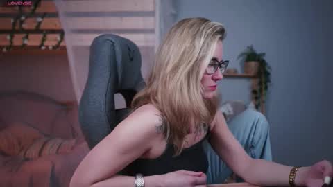 Snapshot of whitneypunnch chatting on 01.15.26 whitneypunnch online show from 01.15.26