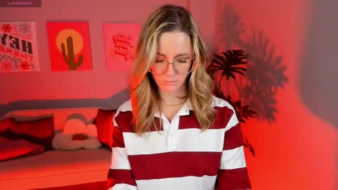 Snapshot of whitneypunnch chatting on 02.13.26 whitneypunnch online show from 02.13.26