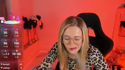 Snapshot of whitneypunnch chatting on 03.10.26 whitneypunnch online show from 03.10.26