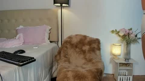 Arra Brown online show from 02.06.26