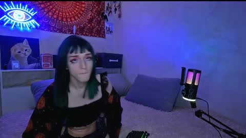 Snapshot of whoalexxa chatting on 10.21.25 Alexa online show from 10.21.25