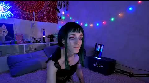 Snapshot of whoalexxa chatting on 10.25.25 Alexa online show from 10.25.25