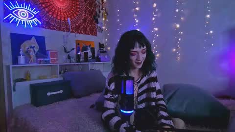 Snapshot of whoalexxa chatting on 11.07.25 Alexa online show from 11.07.25