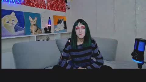 Snapshot of whoalexxa chatting on 11.17.25 Alexa online show from 11.17.25