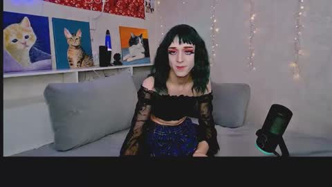 Snapshot of whoalexxa chatting on 11.19.25 Alexa online show from 11.19.25