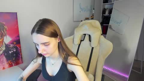 Snapshot of whole_eternity chatting on 01.12.25 Abby online show from 01.12.25