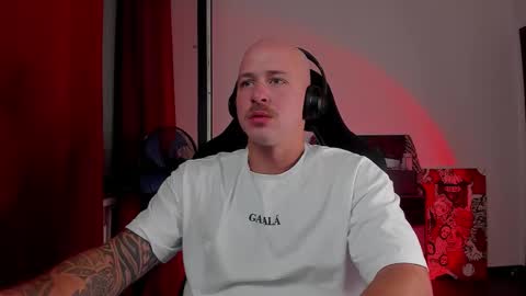 Snapshot of why_you_so_serious chatting on 09.18.25 VI online show from 09.18.25