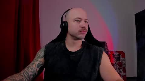 Snapshot of why_you_so_serious chatting on 11.02.25 VI online show from 11.02.25