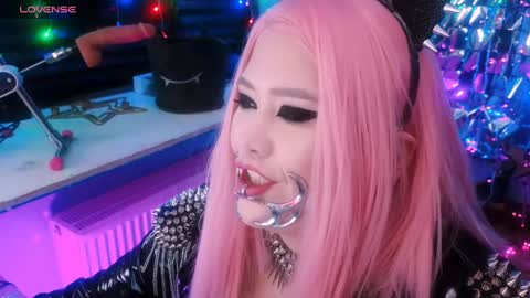 Laura  online show from 02.08.25